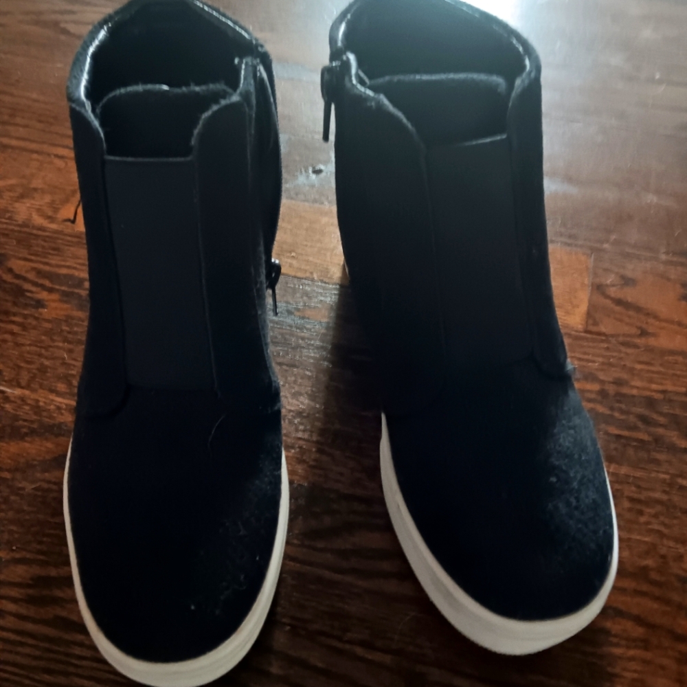 Black Boutique by Corkys Shoes